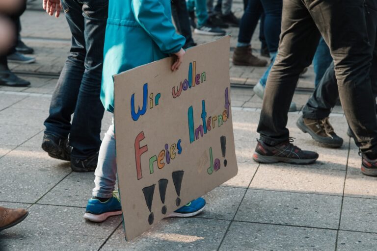 Edukacja antydyskryminacyjna w polskich szkołach – przewodnik wdrażania