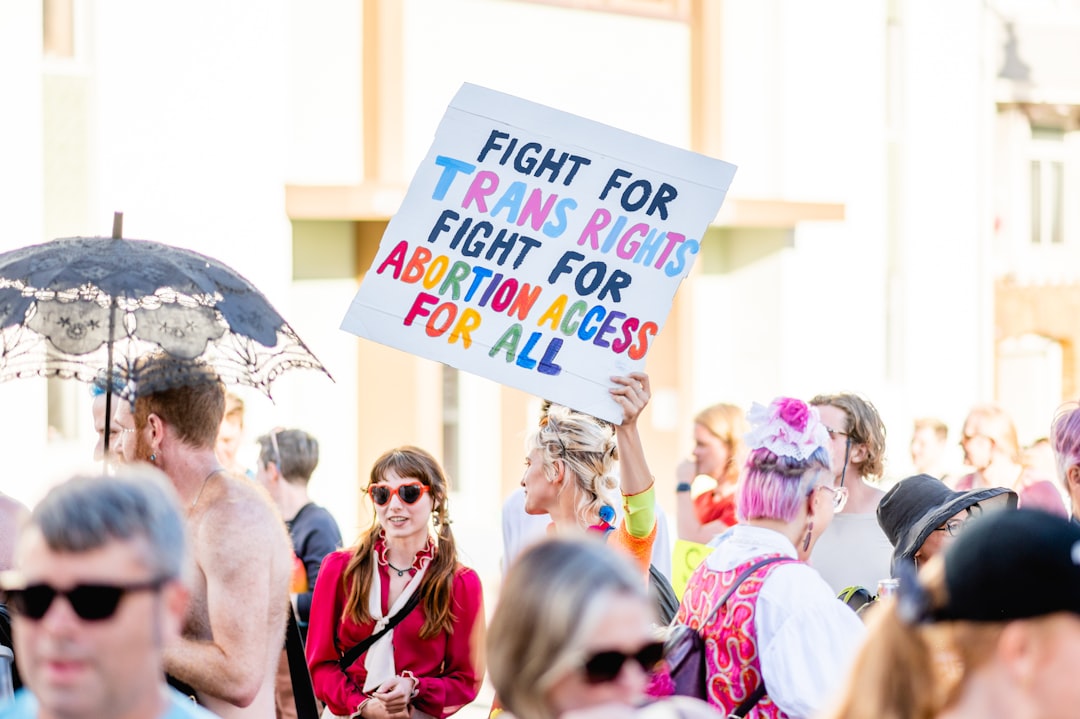 Wspieranie młodzieży LGBT+ w polskich szkołach – kluczowe działania