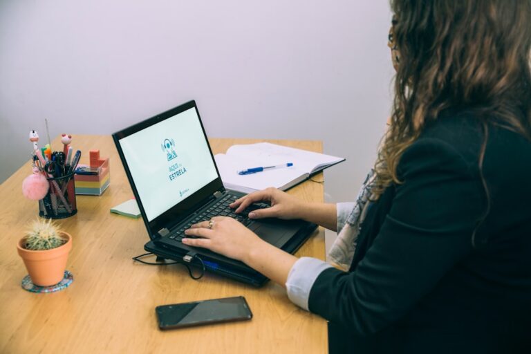 Bezpłatne porady prawne online w sprawach dotyczących równości – gdzie szukać pomocy?