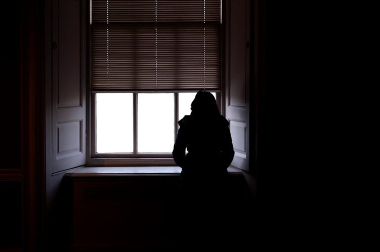 Jak wyjść z toksycznej relacji charakteryzującej się przemocą psychiczną